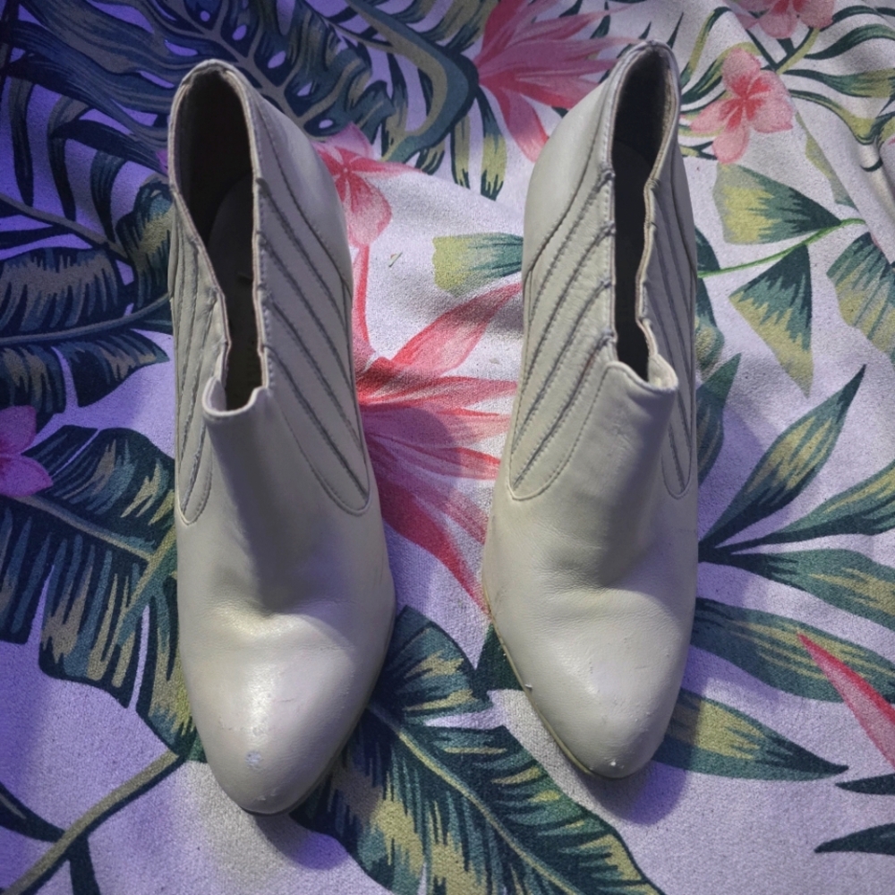 Off white/cream ankle boots/booties
